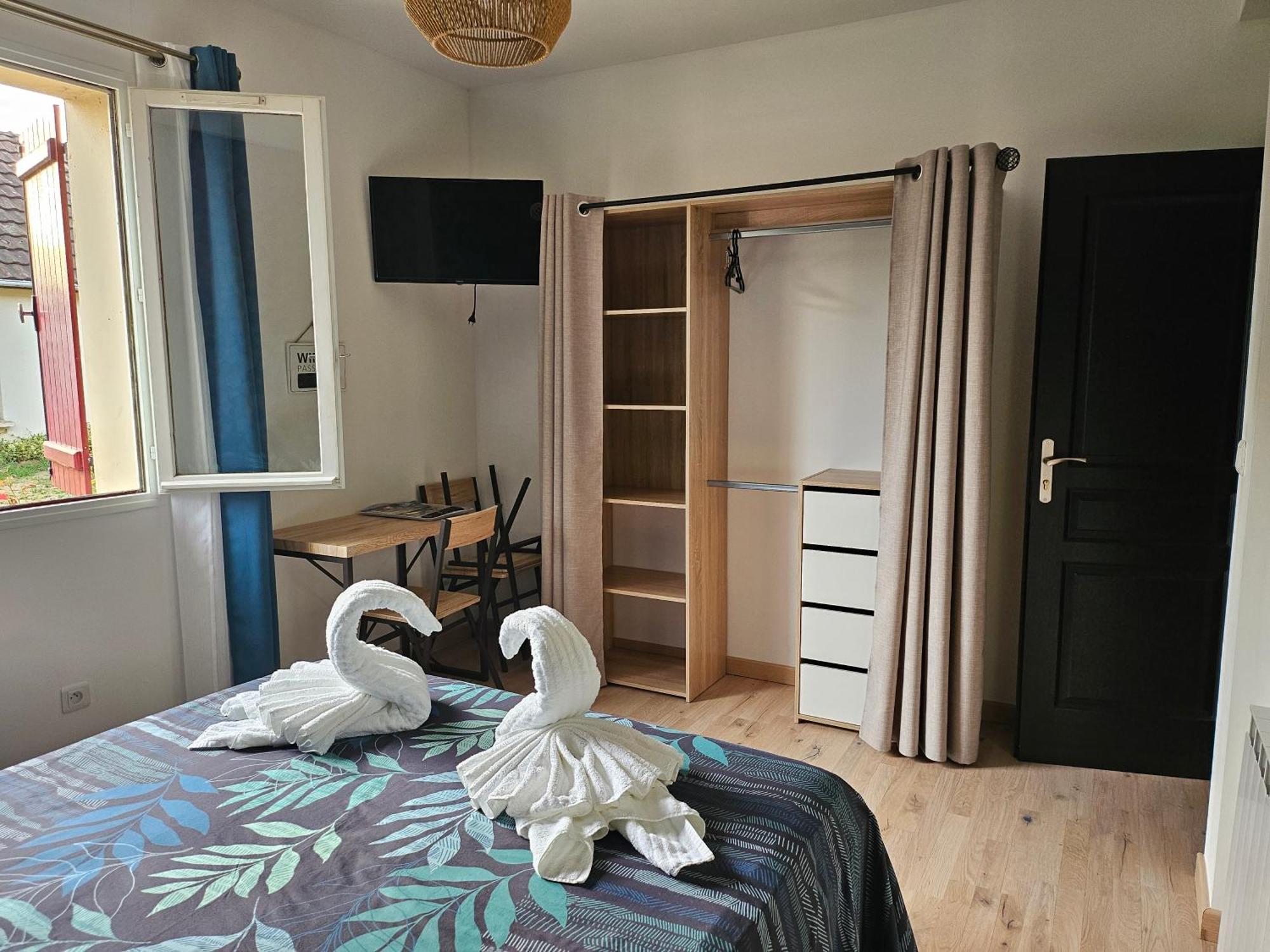 Les Chambres D'Estelle Guécélard Værelse billede