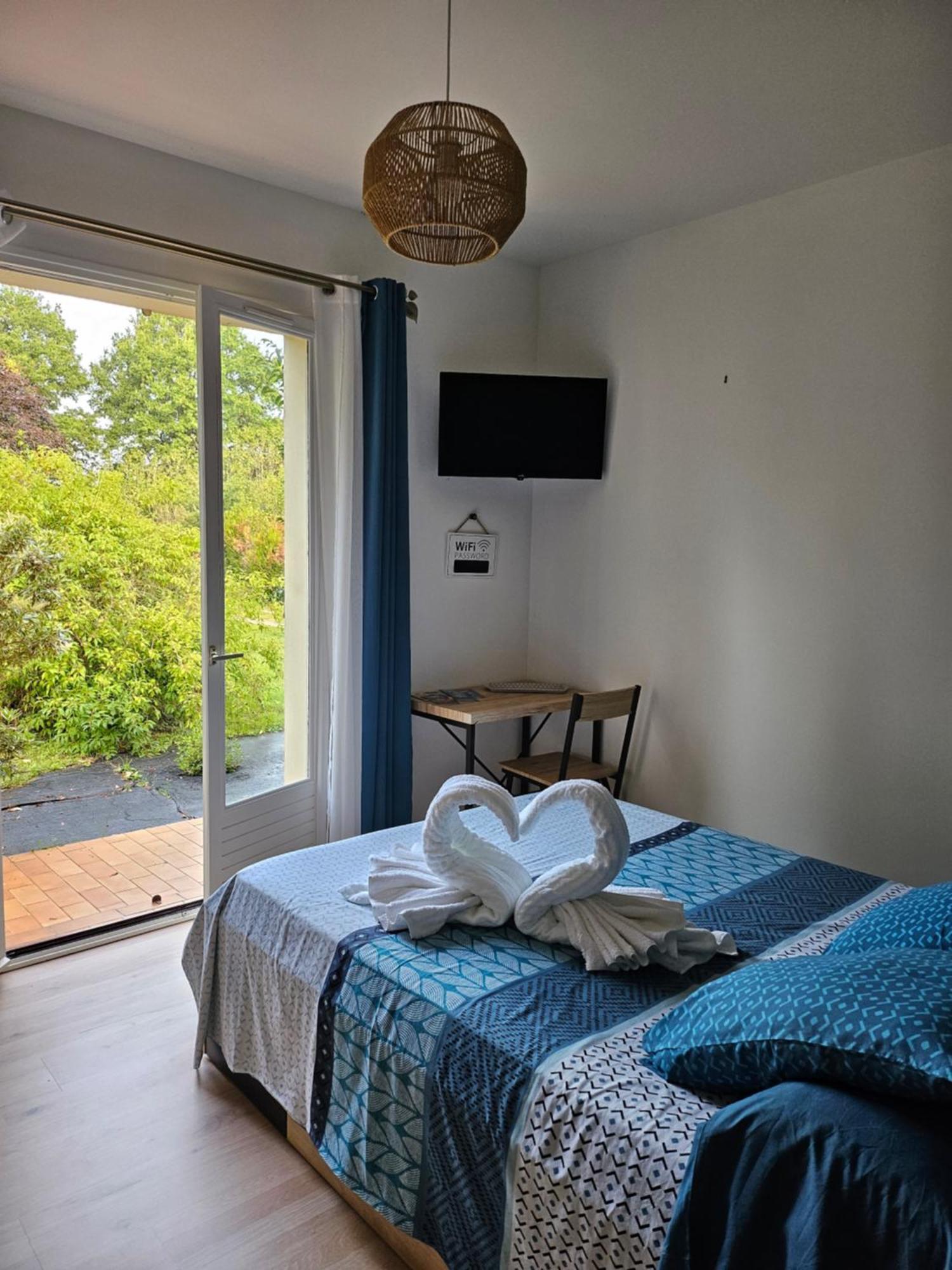 Les Chambres D'Estelle Guécélard Værelse billede